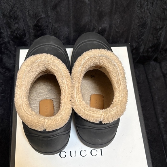 Gucci Women's Black and Tan Mules with Gold Accent - Picture 4 of 4